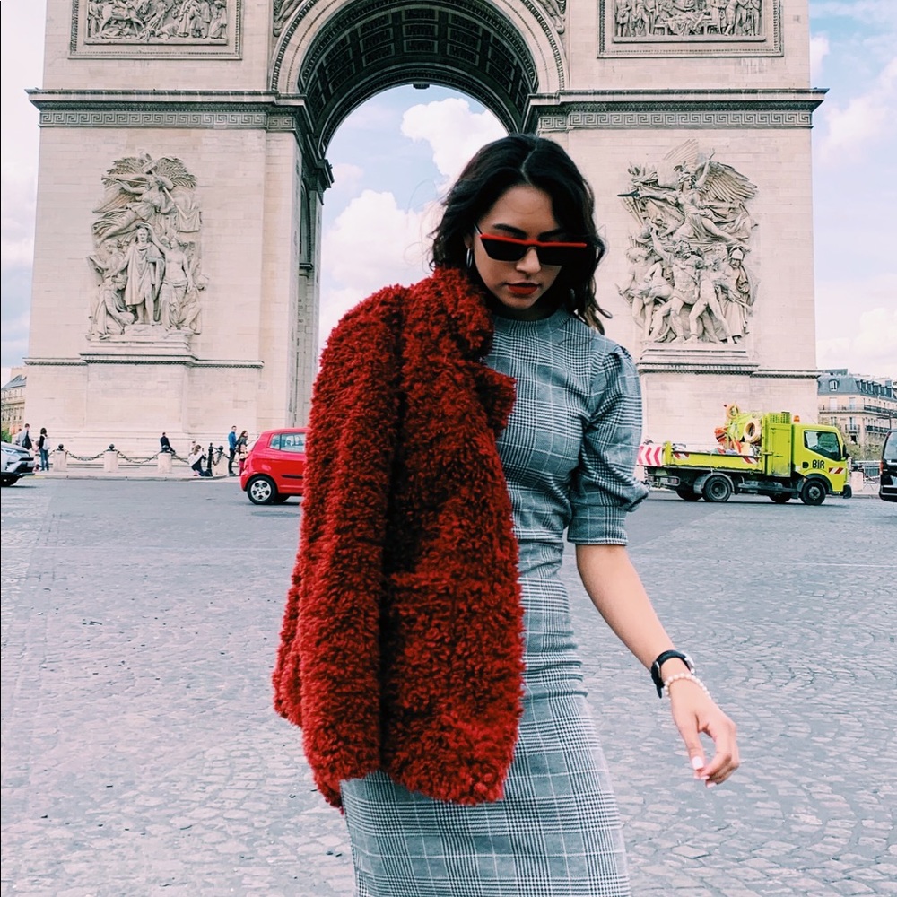 Meet your Posher, Alexis